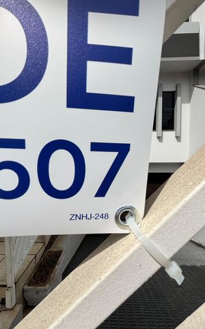 Casa à venda com 250m², 3 quartos e 6 vagas Casa à venda com 250m², 3 quartos e 6 vagasPlaquinha