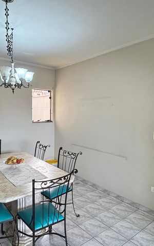 Casa à venda com 250m², 3 quartos e 6 vagas Casa à venda com 250m², 3 quartos e 6 vagasCopa