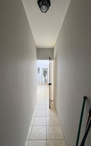 Casa à venda com 250m², 3 quartos e 6 vagas Casa à venda com 250m², 3 quartos e 6 vagasCorredor
