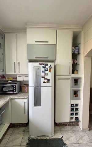 Casa à venda com 250m², 3 quartos e 6 vagas Casa à venda com 250m², 3 quartos e 6 vagasCozinha