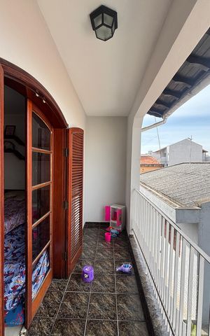 Casa à venda com 250m², 3 quartos e 6 vagas Casa à venda com 250m², 3 quartos e 6 vagasQuarto 2 Varanda
