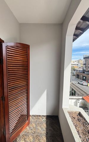 Casa à venda com 250m², 3 quartos e 6 vagas Casa à venda com 250m², 3 quartos e 6 vagasSuite Varanda
