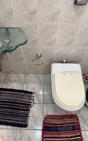 Casa à venda com 250m², 3 quartos e 6 vagas Casa à venda com 250m², 3 quartos e 6 vagasLavabo