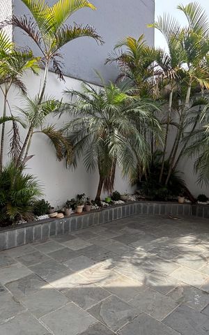 Casa à venda com 250m², 3 quartos e 6 vagas Casa à venda com 250m², 3 quartos e 6 vagasQuintal