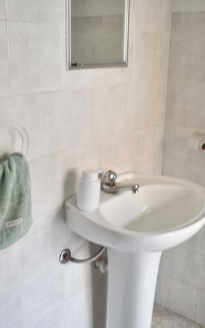Casa à venda com 180m², 4 quartos e 2 vagasBanheiro de Serviço