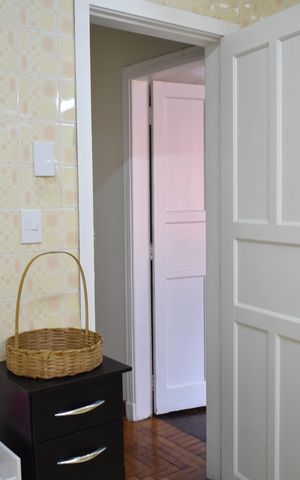 Casa à venda com 180m², 4 quartos e 2 vagasBanheiro