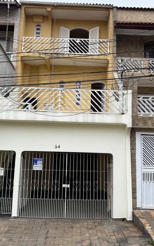 Casa à venda com 225m², 4 quartos e 2 vagasFachada