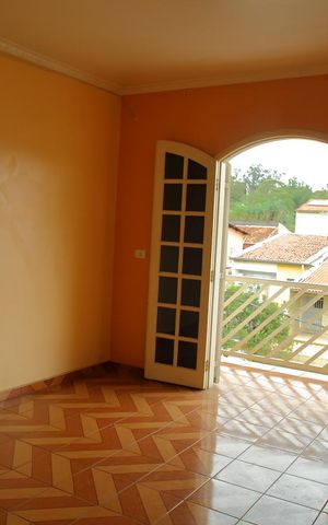Casa à venda com 225m², 4 quartos e 2 vagasSuíte