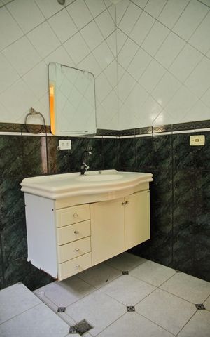 Casa à venda com 225m², 4 quartos e 2 vagasBanheiro Social