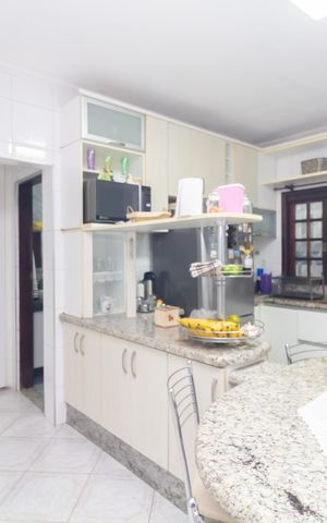 Casa à venda com 260m², 4 quartos e 3 vagas Casa à venda com 260m², 4 quartos e 3 vagasCozinha