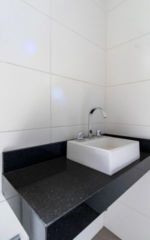 Casa à venda com 350m², 4 quartos e 3 vagas Casa à venda com 350m², 4 quartos e 3 vagasBanheiro Suíte 2