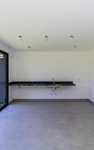 Casa à venda com 350m², 4 quartos e 3 vagas Casa à venda com 350m², 4 quartos e 3 vagasÁrea comum