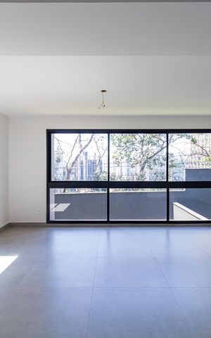 Casa à venda com 350m², 4 quartos e 3 vagas Casa à venda com 350m², 4 quartos e 3 vagasSala