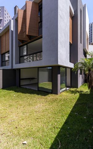 Casa à venda com 350m², 4 quartos e 3 vagas Casa à venda com 350m², 4 quartos e 3 vagasÁrea comum