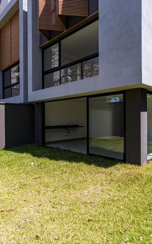 Casa à venda com 350m², 4 quartos e 3 vagas Casa à venda com 350m², 4 quartos e 3 vagasÁrea comum