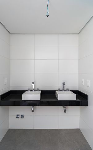 Casa à venda com 350m², 4 quartos e 3 vagas Casa à venda com 350m², 4 quartos e 3 vagasBanheiro Suíte 4