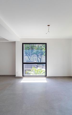 Casa à venda com 350m², 4 quartos e 3 vagas Casa à venda com 350m², 4 quartos e 3 vagasSala