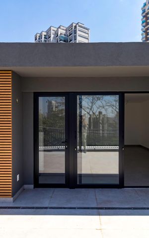 Casa à venda com 350m², 4 quartos e 3 vagas Casa à venda com 350m², 4 quartos e 3 vagasVaranda Suíte 4