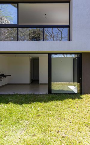 Casa à venda com 350m², 4 quartos e 3 vagas Casa à venda com 350m², 4 quartos e 3 vagasÁrea comum