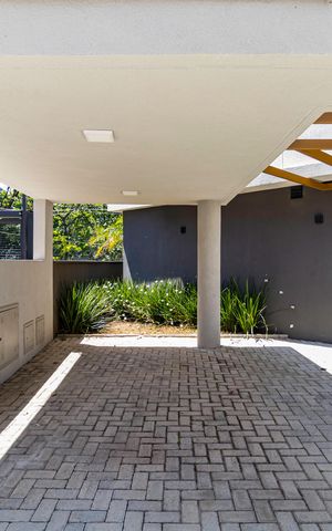 Casa à venda com 350m², 4 quartos e 3 vagas Casa à venda com 350m², 4 quartos e 3 vagasÁrea comum