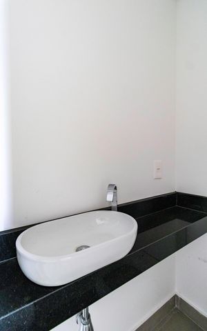 Casa à venda com 350m², 4 quartos e 3 vagas Casa à venda com 350m², 4 quartos e 3 vagasLavabo