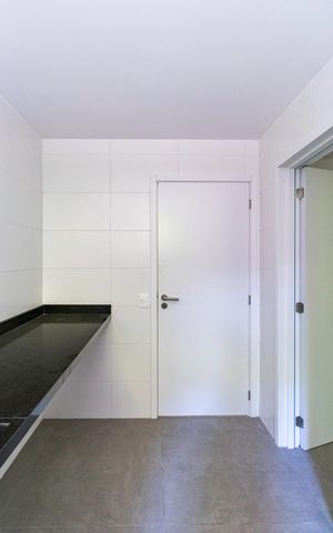 Casa à venda com 350m², 4 quartos e 3 vagas Casa à venda com 350m², 4 quartos e 3 vagasÁrea de Serviço