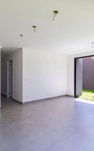 Casa à venda com 350m², 4 quartos e 3 vagas Casa à venda com 350m², 4 quartos e 3 vagasÁrea comum