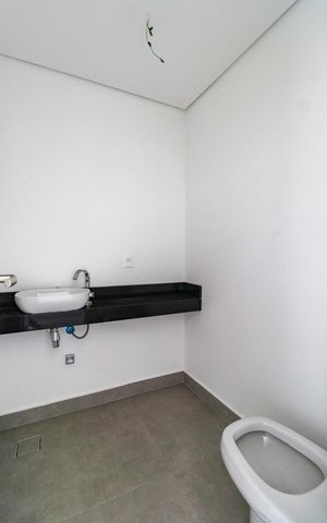 Casa à venda com 350m², 4 quartos e 3 vagas Casa à venda com 350m², 4 quartos e 3 vagasÁrea comum
