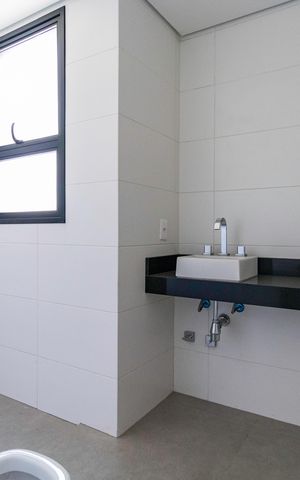 Casa à venda com 350m², 4 quartos e 3 vagas Casa à venda com 350m², 4 quartos e 3 vagasBanheiro Suíte 3