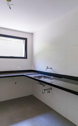 Casa à venda com 350m², 4 quartos e 3 vagas Casa à venda com 350m², 4 quartos e 3 vagasÁrea de Serviço
