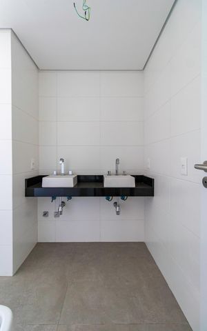 Casa à venda com 350m², 4 quartos e 3 vagas Casa à venda com 350m², 4 quartos e 3 vagasBanheiro Suíte 3