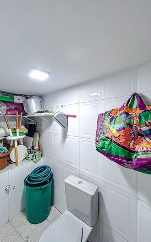 Casa à venda com 180m², 3 quartos e 2 vagasBanheiro de serviço