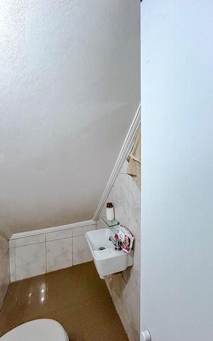 Casa à venda com 180m², 3 quartos e 2 vagasLavabo