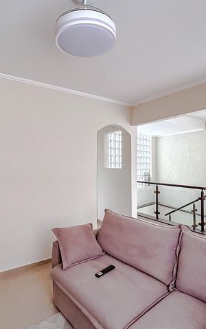 Casa à venda com 180m², 3 quartos e 2 vagasSala