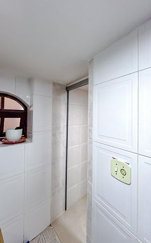 Casa à venda com 180m², 3 quartos e 2 vagasBanheiro de serviço