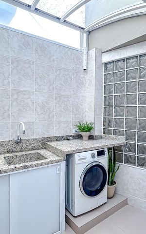 Casa à venda com 180m², 3 quartos e 2 vagasÁrea de Serviço