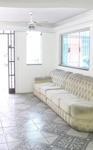 Casa à venda com 160m², 3 quartos e 2 vagasSala