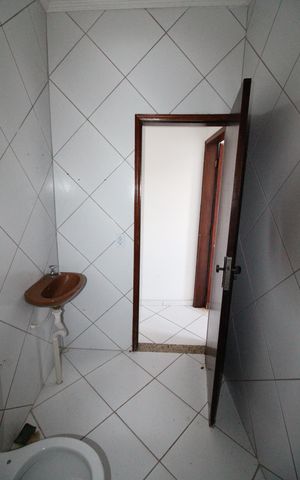Casa para alugar com 80m², 2 quartos e 2 vagasBanheiro Social