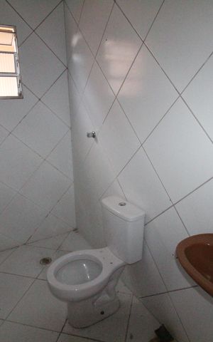 Casa para alugar com 80m², 2 quartos e 2 vagasBanheiro Social