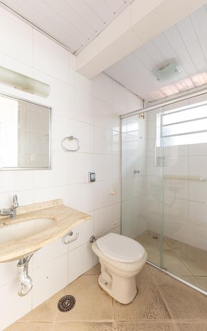 Casa à venda com 175m², 3 quartos e 3 vagas Casa à venda com 175m², 3 quartos e 3 vagasBanheiro Social 2