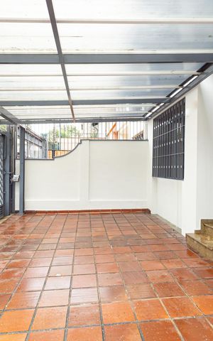 Casa à venda com 175m², 3 quartos e 3 vagas Casa à venda com 175m², 3 quartos e 3 vagasGaragem