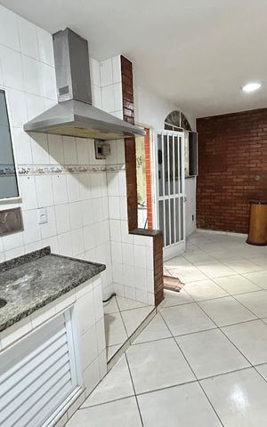 Casa de condomínio para alugar com 239m², 3 quartos e 1 vagaCozinha