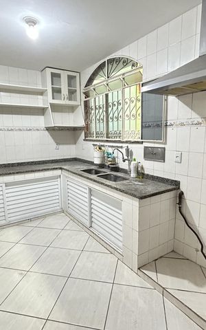 Casa de condomínio para alugar com 239m², 3 quartos e 1 vagaCozinha