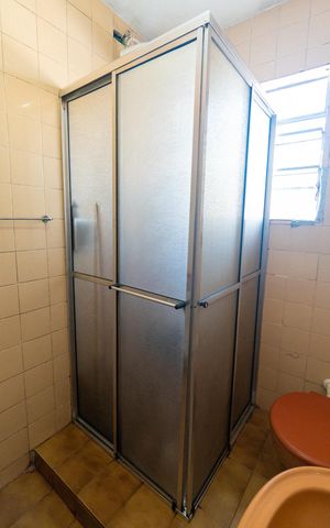 Casa à venda com 300m², 5 quartos e 2 vagas Casa à venda com 300m², 5 quartos e 2 vagasCasa 2 - Banheiro 1 Detalhe