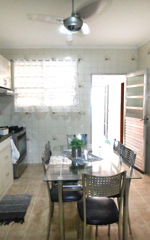 Casa à venda com 196m², 6 quartos e 2 vagasCasa 1 - Cozinha
