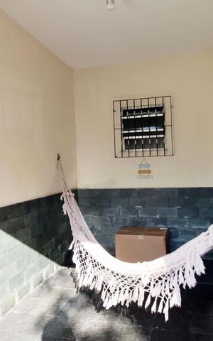 Casa à venda com 196m², 6 quartos e 2 vagasCasa 1 - Varanda e Garagem