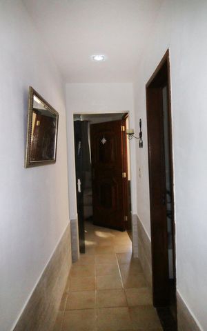 Casa à venda com 196m², 6 quartos e 2 vagasCasa 1 - Sala - Corredor