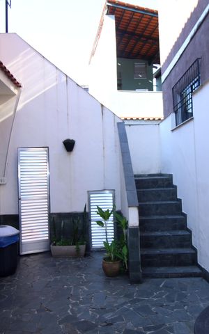 Casa à venda com 196m², 6 quartos e 2 vagasCasa 1 - Varanda dos Fundos