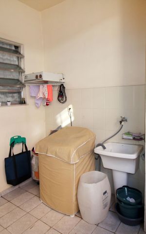Casa à venda com 196m², 6 quartos e 2 vagasCasa 1 - Área de Serviço
