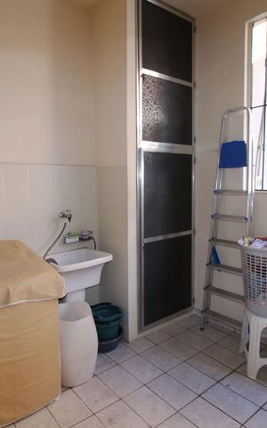 Casa à venda com 196m², 6 quartos e 2 vagasCasa 1 - Área de Serviço